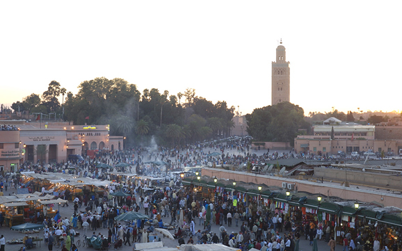 [Place Djemaa el Fna at dusk]